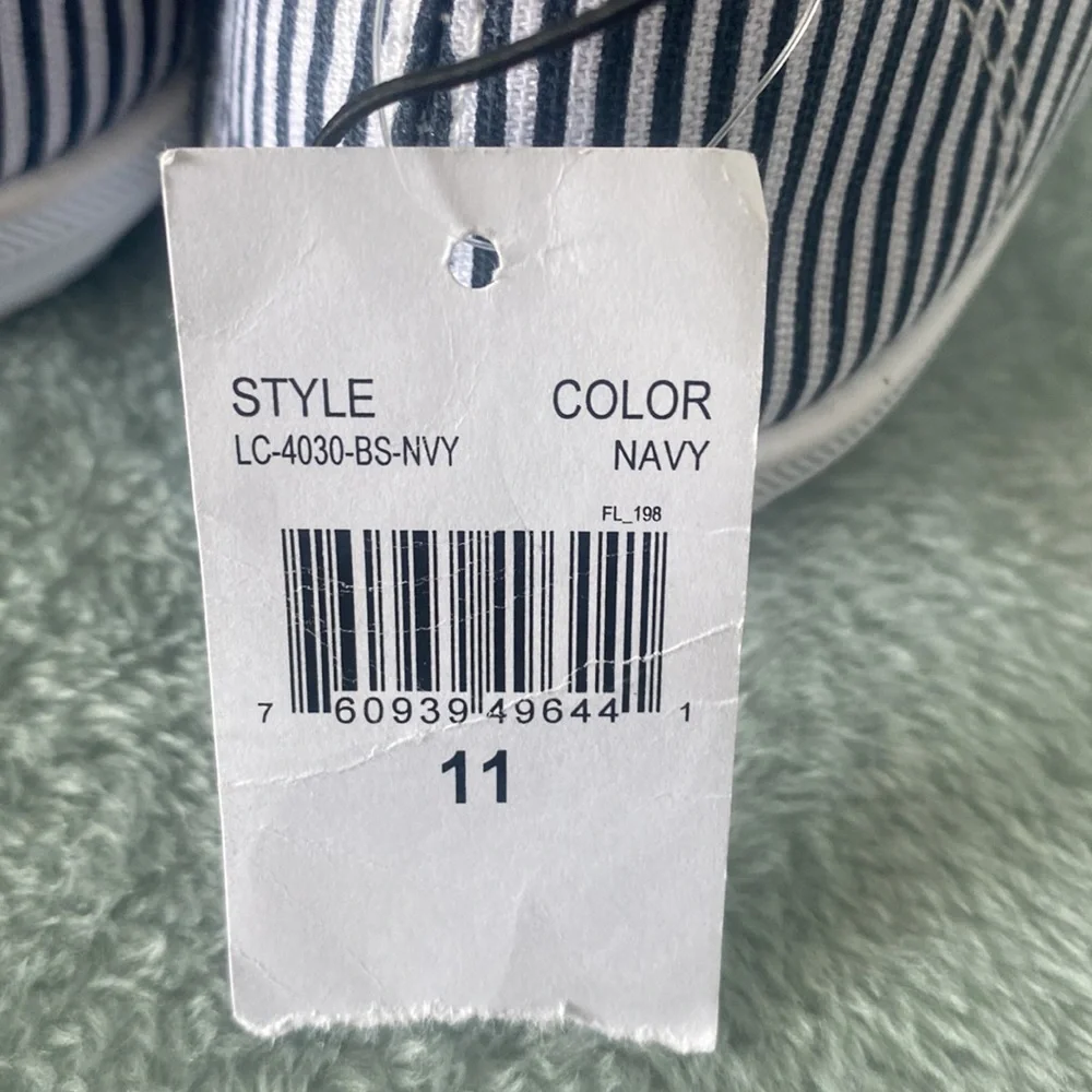 NWT Dark navy and white slip on striped shoe 11 - Picture 5 of 13